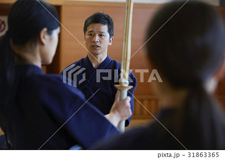 剣道に打ち込む女の子 剣道に打ち込む女の子 31863365