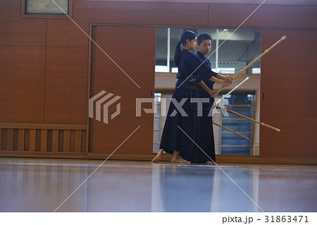 剣道に打ち込む女の子 剣道に打ち込む女の子 31863471