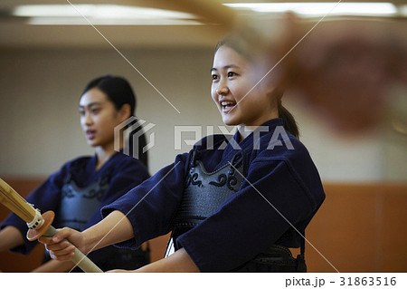 剣道に打ち込む女の子 剣道に打ち込む女の子 31863516