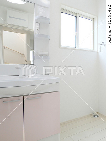 新築住宅 洗面所から浴室 31865422