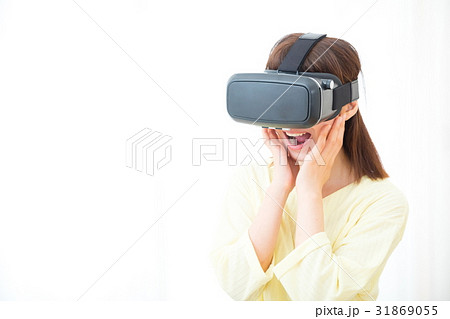 VRゴーグルをつけた女性 仮想現実 VR バーチャルリアリティー 最新技術 仮想現実 VRゴーグルをつけた女性 仮想現実 VR バーチャルリアリティー 最新技術 仮想現実 31869055