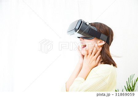 VRゴーグルをつけた女性 仮想現実 VR バーチャルリアリティー 最新技術 仮想現実 VRゴーグルをつけた女性 仮想現実 VR バーチャルリアリティー 最新技術 仮想現実 31869059
