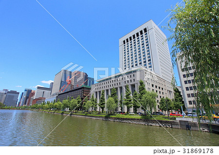 日比谷濠と丸の内街並み 31869178