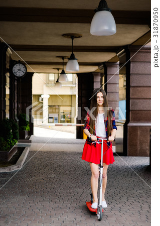 woman travelling by scooter 31870950