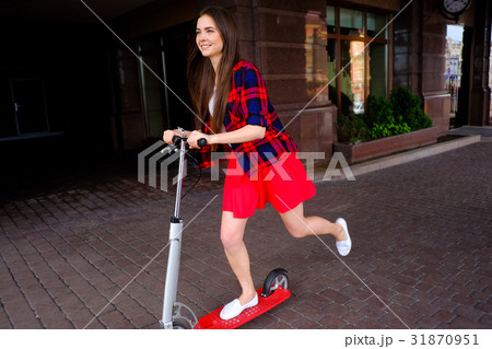 woman travelling by scooter 31870951