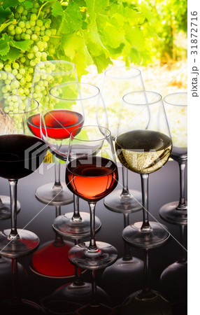Set of glasses with wine Set of glasses with wine 31872716
