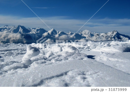 snow covered mountain peaks in the alps snow covered mountain peaks in the alps 31873999