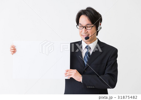 オペレーター ミドル男性 ホワイトボード オペレーター ミドル男性 ホワイトボード 31875482