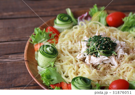 鶏肉とたっぷり野菜の冷やしラーメン 鶏肉とたっぷり野菜の冷やしラーメン 31876051