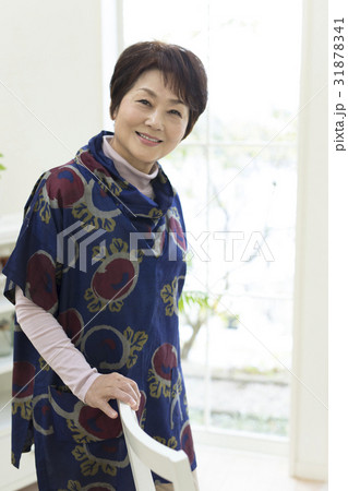 微笑む女性 31878341