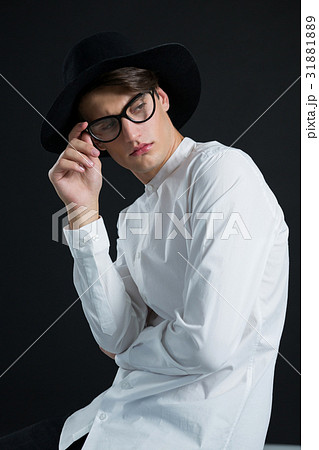 Androgynous man in hat posing with spectacles Androgynous man in hat posing with spectacles 31881889