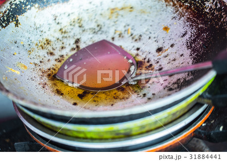 burn black pan. grunge grease dirty unhealthy food 31884441