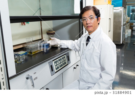 研究者 ドラフトチャンバー 研究者 ドラフトチャンバー 31884901