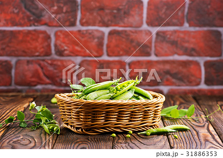 green peas 31886353