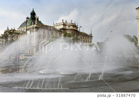 Stachus fountain in Munich, Germany Stachus fountain in Munich, Germany 31887470