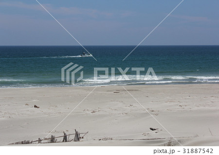 海と砂浜 31887542