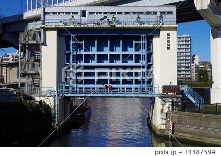 信号のある水門 31887594