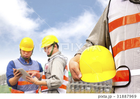 two builder  discussion the project with tablet pc 31887969