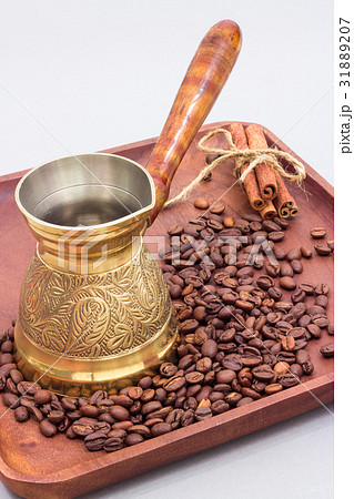 Copper coffee pot with coffee beans and cinnamon 31889207