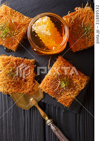 Turkish dessert kunefe with pistachio powder Turkish dessert kunefe with pistachio powder 31889532
