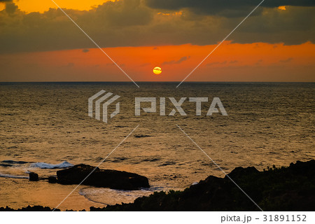 沖縄　残波岬の夕焼け 31891152