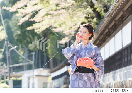 和装の女性 31892893