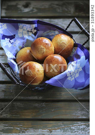 籠の中のあんぱん 籠の中のあんぱん 31893342