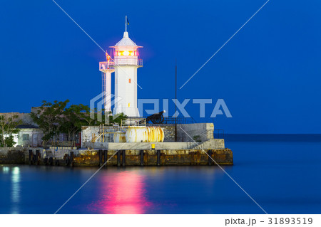 Lighthouse at night 31893519