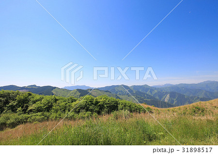 徳島県三好市　塩塚高原展望台からの風景 31898517