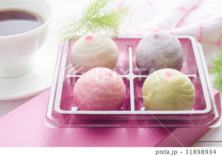 Chinese pastry or moon cake , Chinese dessert. Chinese pastry or moon cake , Chinese dessert. 31898934