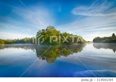 Symmetry reflection on the summer river Symmetry reflection on the summer river 31900284