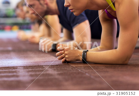 group of people exercising in gym 31905152