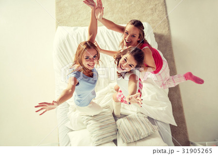 happy friends or teen girls having fun at home 31905265