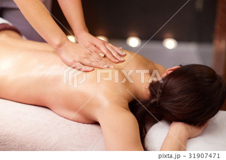 woman having back massage with gel at spa woman having back massage with gel at spa 31907471