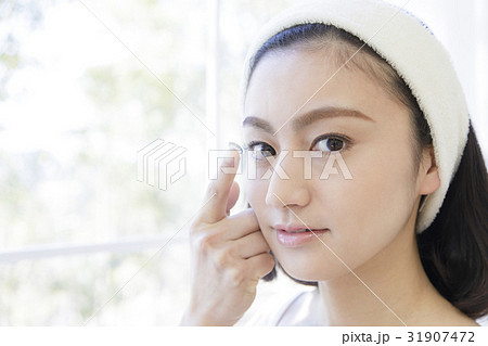 コンタクトレンズと女性 コンタクトレンズと女性 31907472