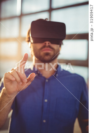 Male business executive using virtual reality headset 31909417