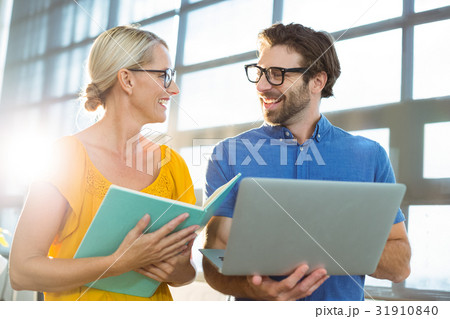 Business executives discussion over laptop 31910840