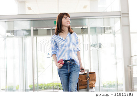 旅行・女性・空港 旅行・女性・空港 31911293