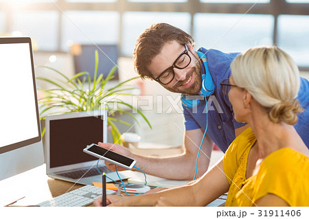 Graphic designers interacting with each other 31911406