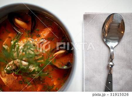 close up of seafood soup with fish and mussels 31915026