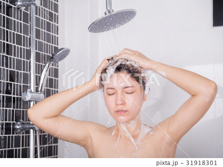woman washing head and hair in the rain shower by shampoo woman washing head and hair in the rain shower by shampoo 31918301