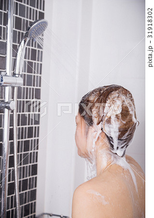 woman washing head and hair in the shower by shampoo woman washing head and hair in the shower by shampoo 31918302