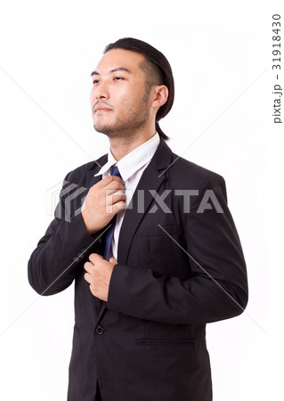 businessman fastening his necktie, ready to work 31918430