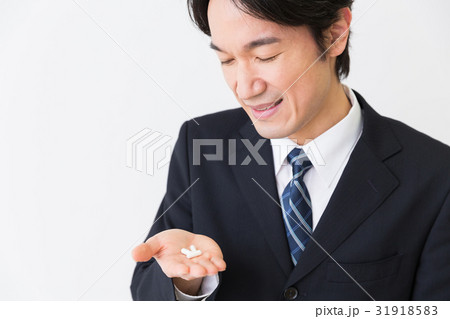 ミドル男性　薬 31918583