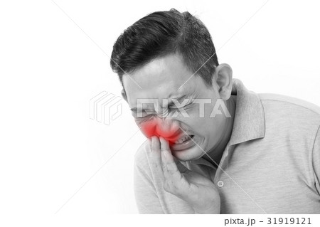 man suffering from toothache, tooth sensitivity 31919121