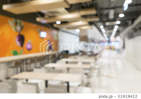 Blurred image of food court 31919422