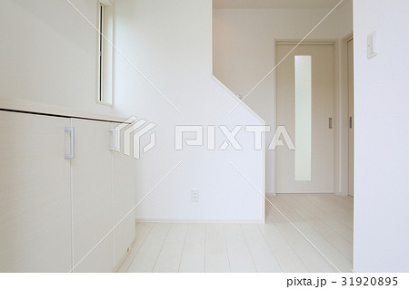 新築住宅 玄関からホール 31920895