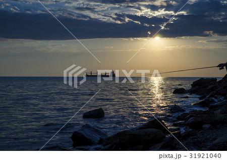 Silhouette of the ship over the sunrise  31921040