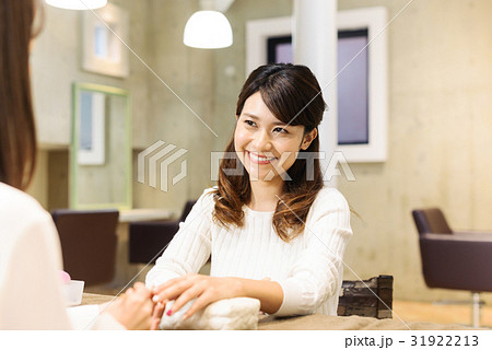 ネイルアート　女性 31922213