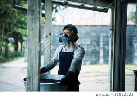 花火職人 火薬を運ぶ 花火職人 火薬を運ぶ 31922622
